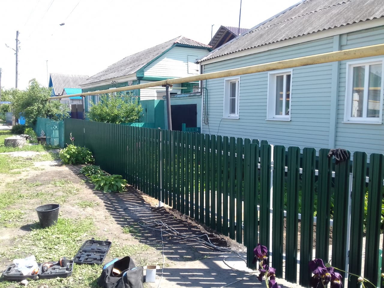 Комбинированный забор 25м штакетник и профлист, ворота, калитка фото в Красногорске