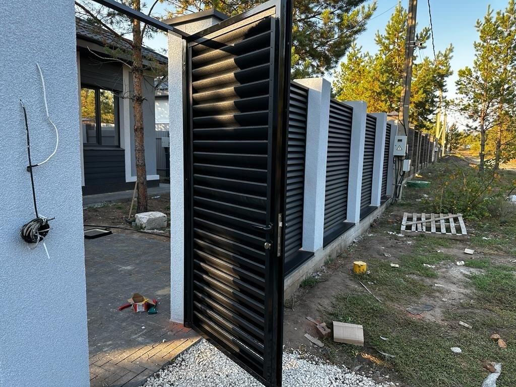 Забор-жалюзи 18м RAL9005/9005 Черный двухсторонний МАТТЕ фото 6 в Красногорске