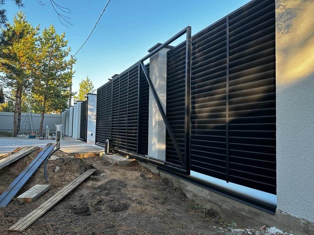 Забор-жалюзи 18м RAL9005/9005 Черный двухсторонний МАТТЕ фото 1 в Красногорске