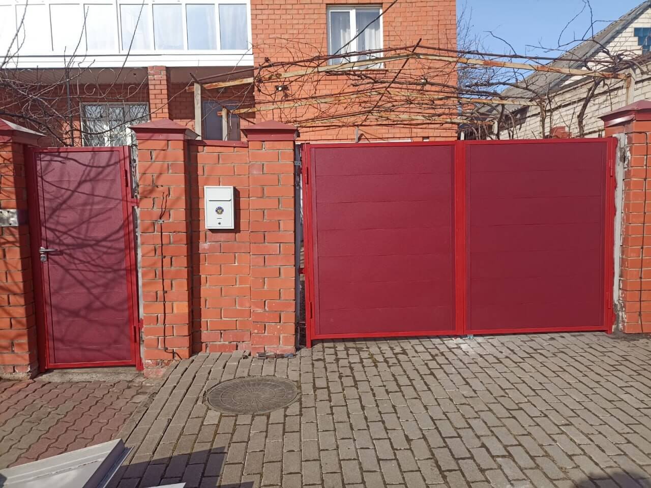 Ворота и калитка из металлопланкена 4м RAL3005 Красное Вино, Стальной Бархат в Красногорске