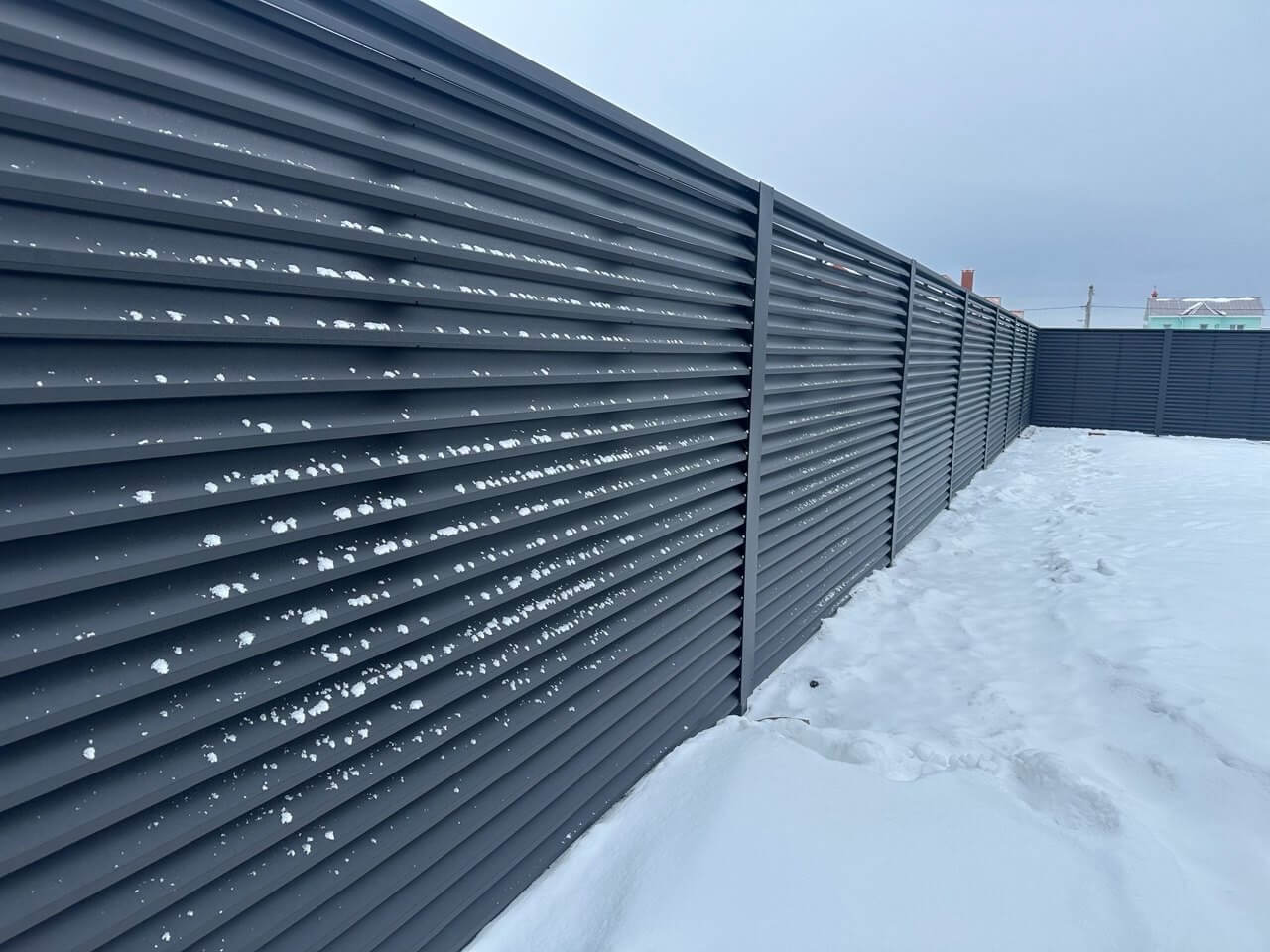 Забор-жалюзи из ламелей ЭКО-Z 130м RAL9005 Черный МАТТЕ в Красногорске