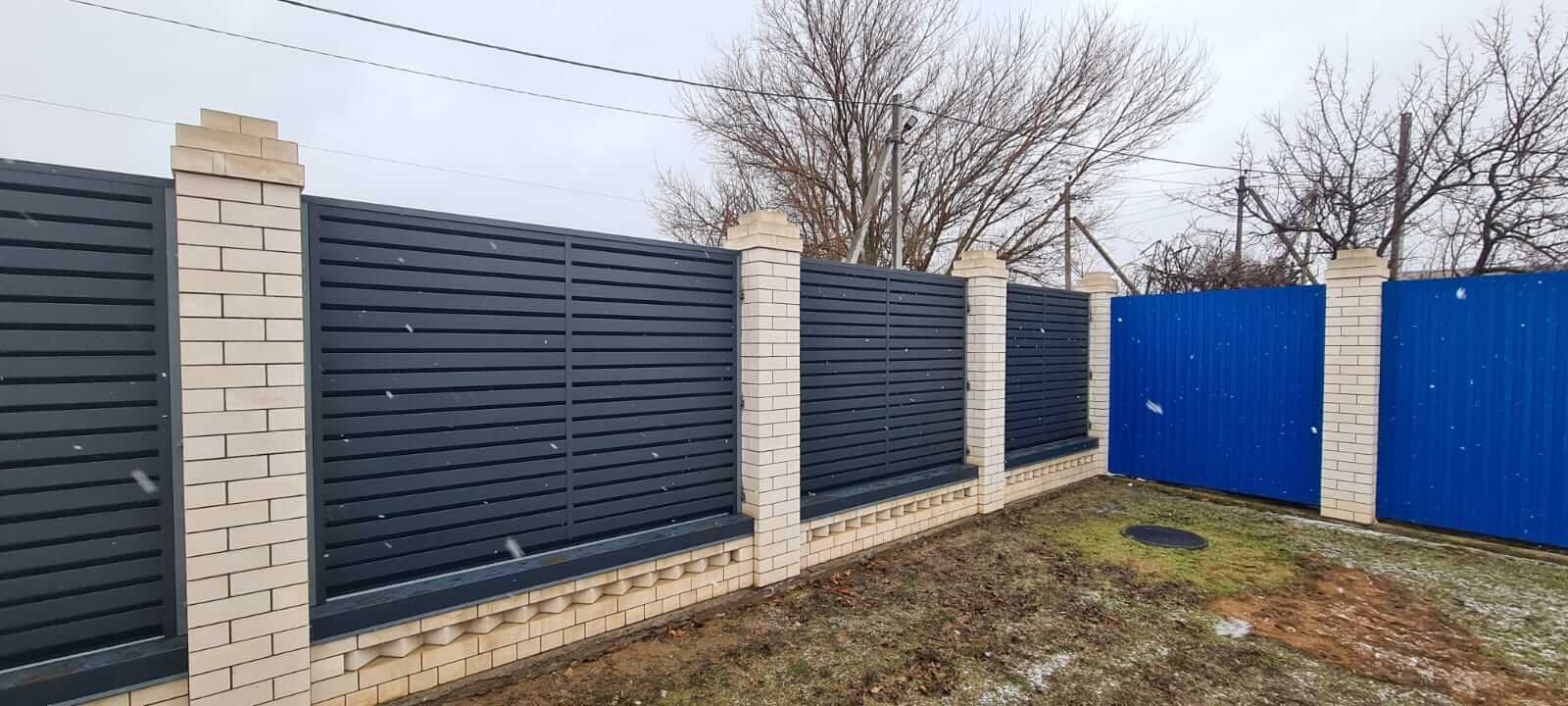 Забор-жалюзи из ламелей Хай-Тек 23м RAL7024/7024 Серый Графит двусторонний МАТТЕ фото 6 в Красногорске