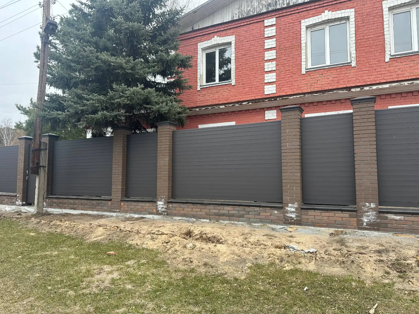 Забор-ранчо из металлического планкена 28м RAL8019 Темный Шоколад МАТТЕ в Красногорске